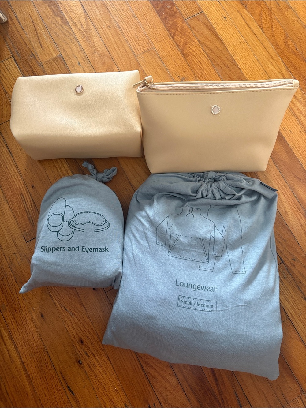 Emirates business Beige amenity Travel Set pajamas slippers bvlgari women
